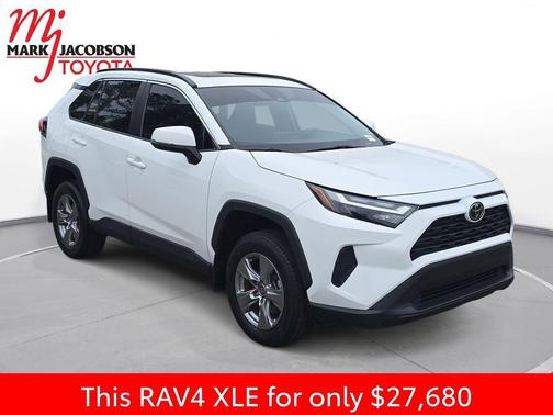 Ice Cap 2024 Toyota RAV4 XLE