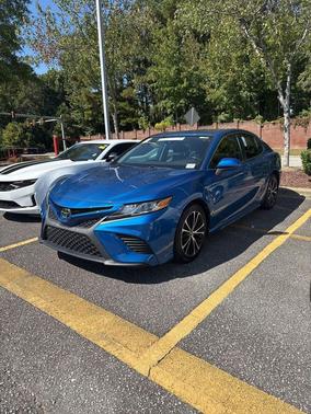 2020 Toyota Camry SE
