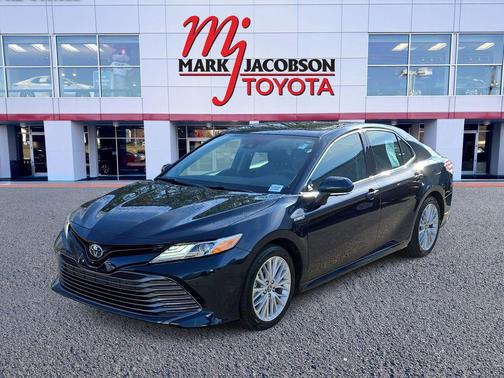 2019 Toyota Camry Hybrid XLE