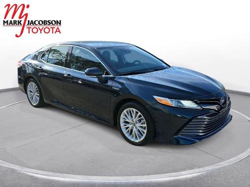 2019 Toyota Camry Hybrid XLE