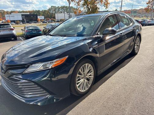 2019 Toyota Camry Hybrid XLE