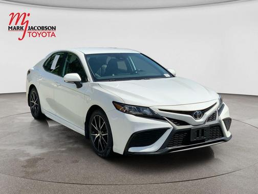 Ice Cap 2024 Toyota Camry SE