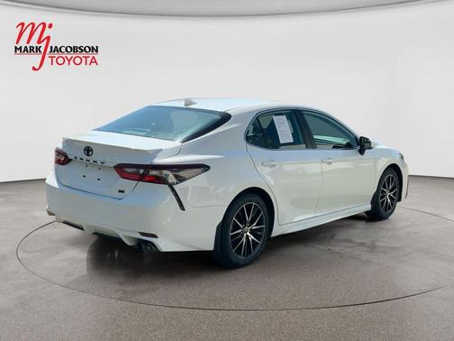 Ice Cap 2024 Toyota Camry SE