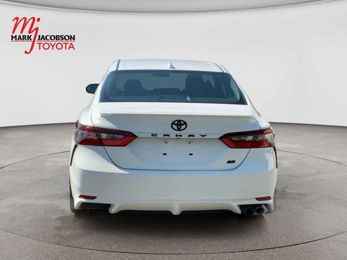 Ice Cap 2024 Toyota Camry SE