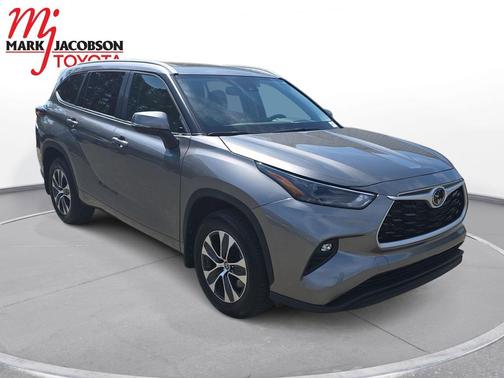 Heavy Metal 2025 Toyota Highlander XLE