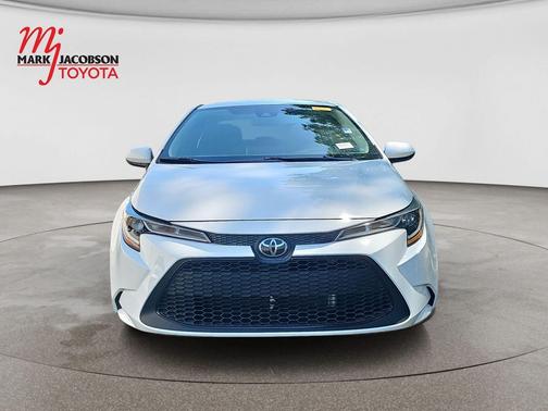 Super White 2020 Toyota Corolla LE