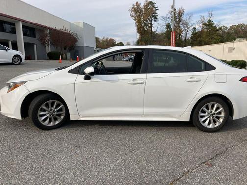 Super White 2020 Toyota Corolla LE