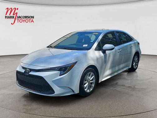 Super White 2020 Toyota Corolla LE