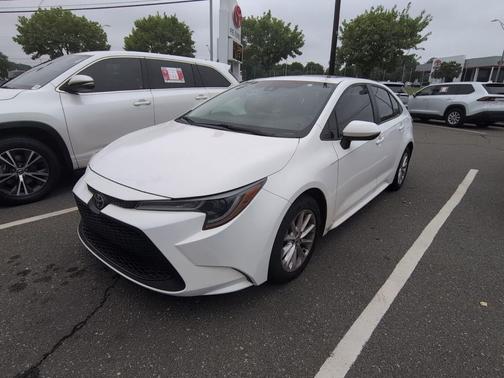 Super White 2020 Toyota Corolla LE