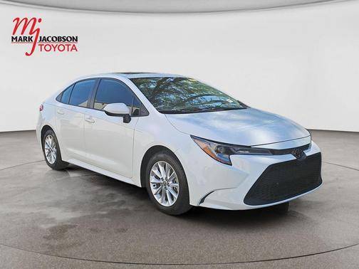 Super White 2020 Toyota Corolla LE
