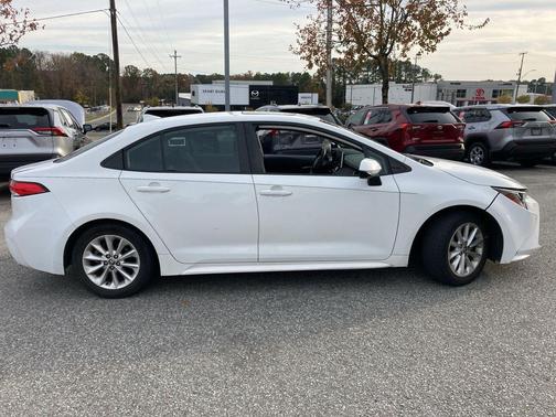 Super White 2020 Toyota Corolla LE