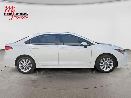Super White 2020 Toyota Corolla LE