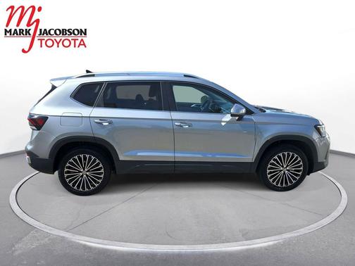 Pyrite Silver Metallic 2025 Volkswagen Taos 1.5T SE
