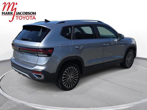 Pyrite Silver Metallic 2025 Volkswagen Taos 1.5T SE