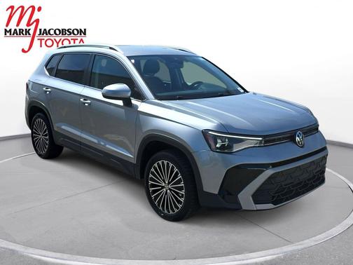 Pyrite Silver Metallic 2025 Volkswagen Taos 1.5T SE