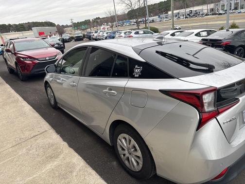 2021 Toyota Prius LE