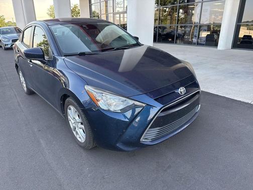 Abyss 2018 Toyota Yaris iA Base