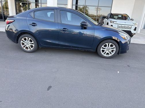 Abyss 2018 Toyota Yaris iA Base