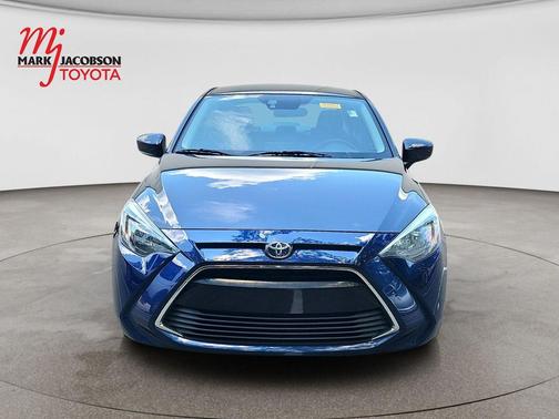 Abyss 2018 Toyota Yaris iA Base