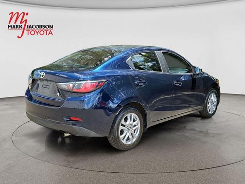 Abyss 2018 Toyota Yaris iA Base