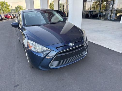 Abyss 2018 Toyota Yaris iA Base