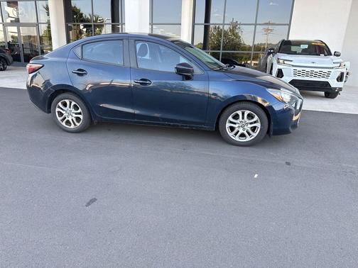 Abyss 2018 Toyota Yaris iA Base