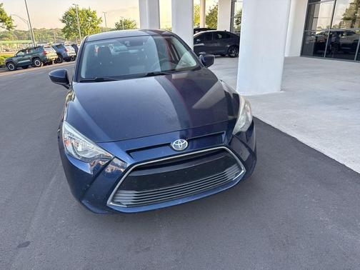 Abyss 2018 Toyota Yaris iA Base