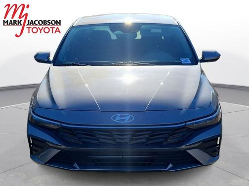 2024 Hyundai ELANTRA SE