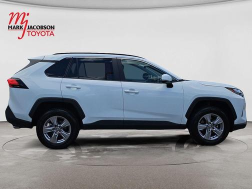 Ice Cap 2024 Toyota RAV4 XLE