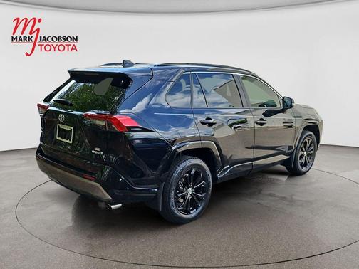 Midnight Black Metallic 2022 Toyota RAV4 Hybrid SE