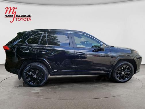 Midnight Black Metallic 2022 Toyota RAV4 Hybrid SE