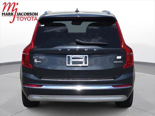2022 Volvo XC90 Recharge Plug-In Hybrid T8 Inscription Expression 7 Passenger