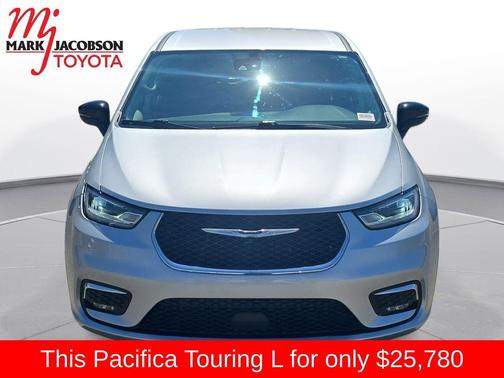 Silver Mist Clearcoat 2024 Chrysler Pacifica Touring L