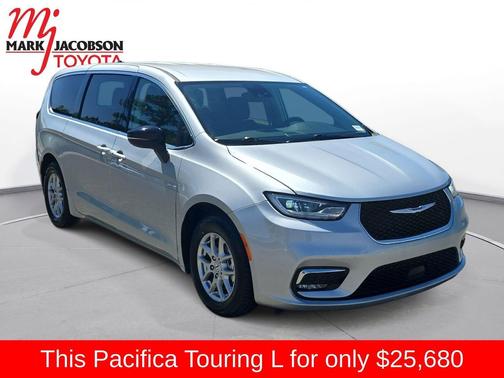 Silver Mist Clearcoat 2024 Chrysler Pacifica Touring L