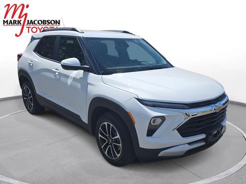 Summit White 2025 Chevrolet Trailblazer LT