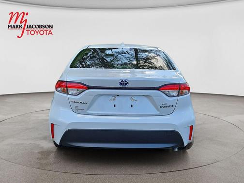 Wind Chill Pearl 2024 Toyota Corolla Hybrid SE