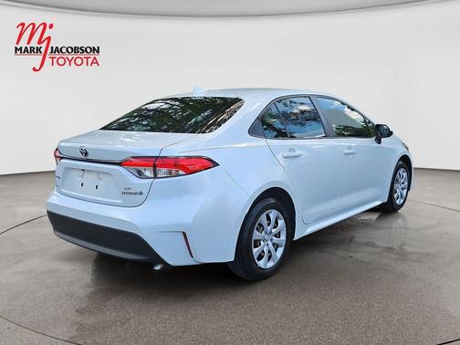 Wind Chill Pearl 2024 Toyota Corolla Hybrid SE