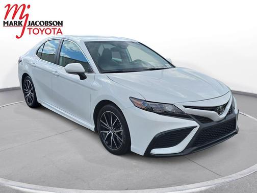 Ice Cap 2024 Toyota Camry SE