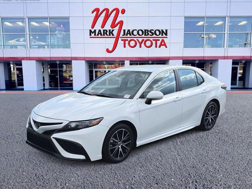 Ice Cap 2024 Toyota Camry SE