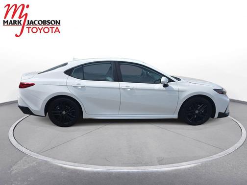 Ice Cap 2025 Toyota Camry SE