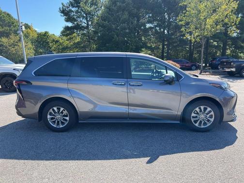 2024 Toyota Sienna XLE 7 Passenger