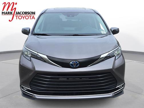 2024 Toyota Sienna XLE 7 Passenger