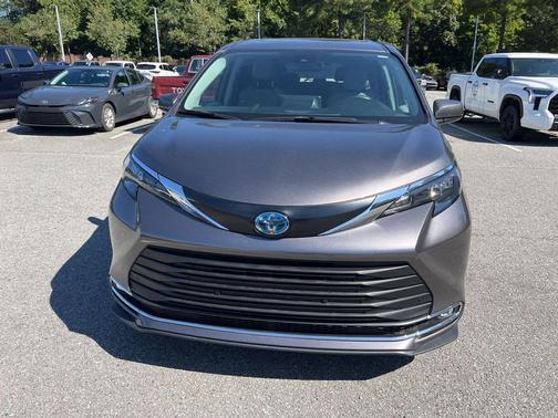 2024 Toyota Sienna XLE 7 Passenger