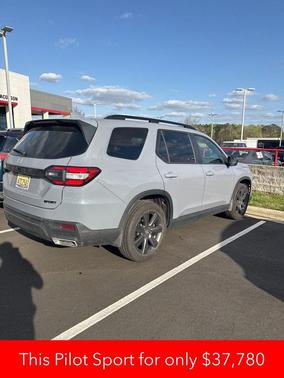 Gray Pearl 2025 Honda Pilot Sport