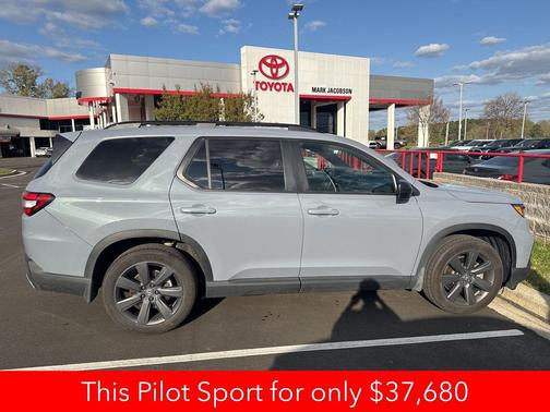 Gray Pearl 2025 Honda Pilot Sport