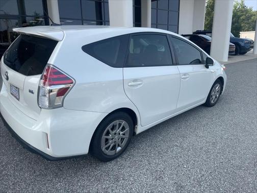 2016 Toyota Prius v Three