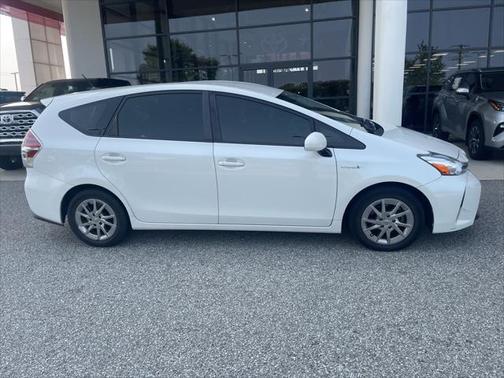 2016 Toyota Prius v Three