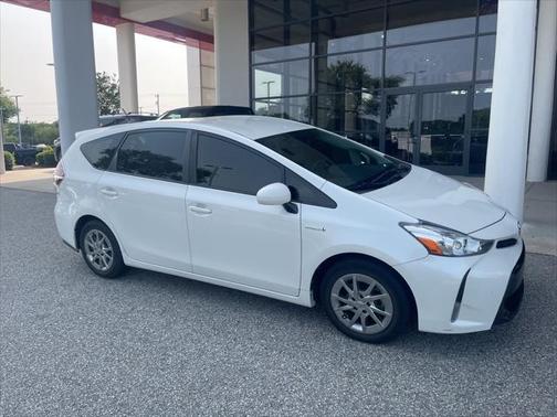2016 Toyota Prius v Three