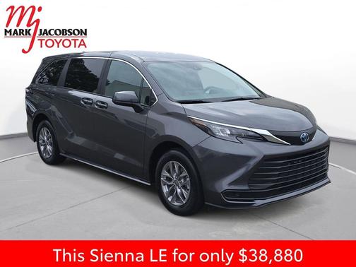 2025 Toyota Sienna LE