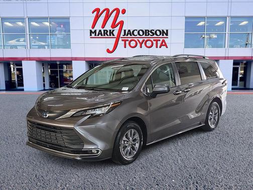 2023 Toyota Sienna XLE 8 Passenger